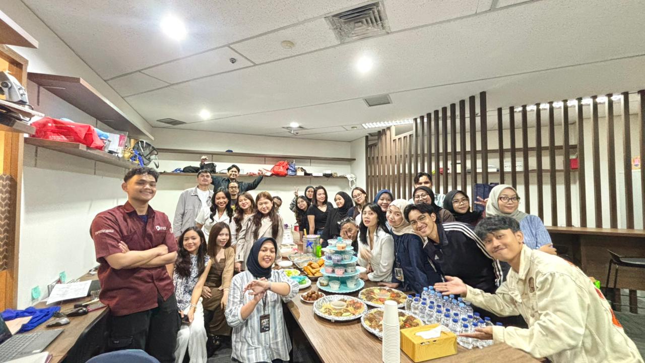 Office moment at IZIN.co.id
