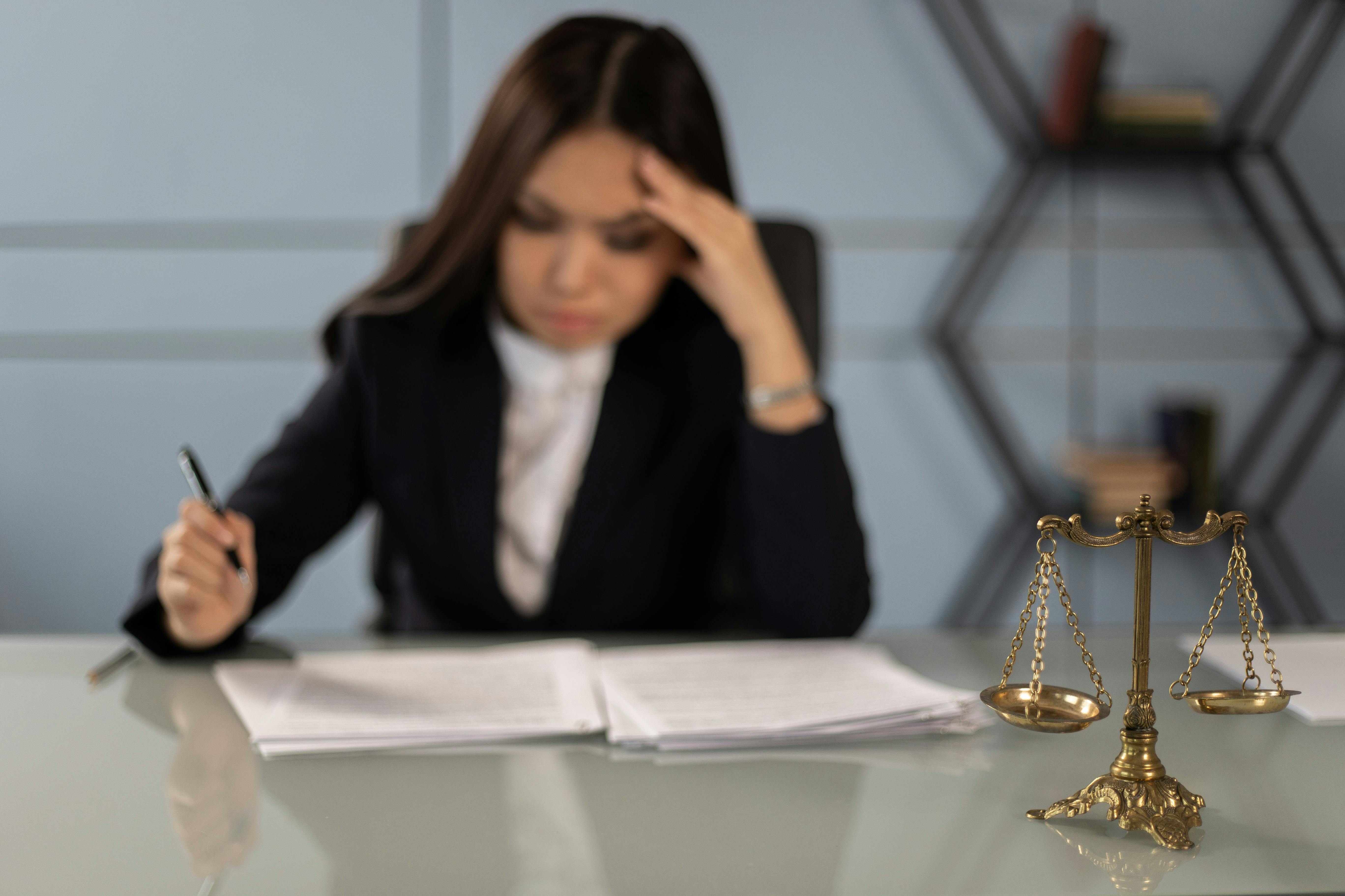 Notary and legal expert