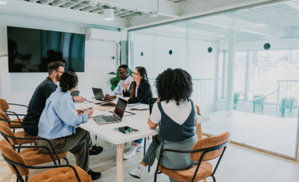 Memahami Perbedaan Klaster Bisnis: PT Terbuka vs. PT Tertutup